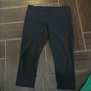 Athleta‎ Black cropped Leggings.